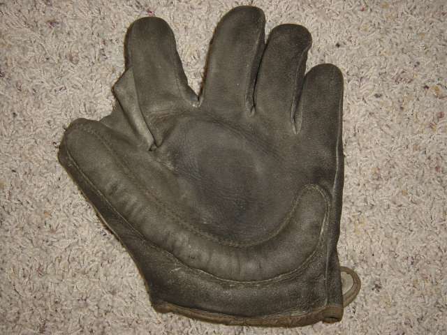 Early 1900's A.J. Reach Youth Crescent Glove Front
